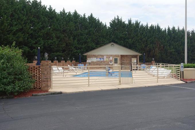 Bryson Inn Mount Airy Exterior photo